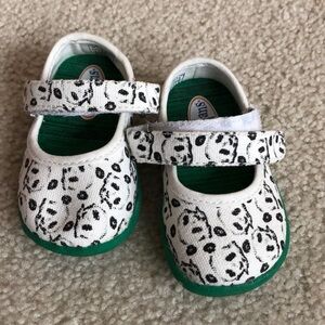 Toddle 4 NEW Zooligans Shoes Pandas 🐼